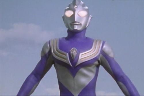 奥特曼穿成人衣服视频,揭秘奥特曼穿成人衣服的神奇瞬间