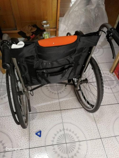 穿纸尿裤的成人轮椅视频,探索成人纸尿裤在轮椅使用中的便利与挑战  第1张